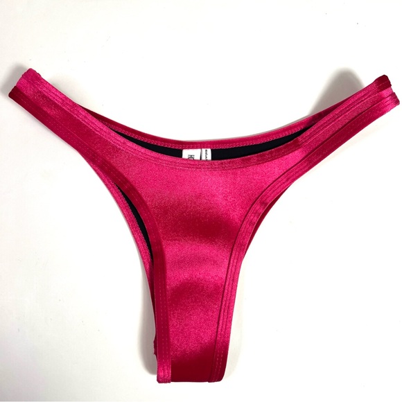 NWOT Hoaka Swimwear Fushsia Velvet Swim Bottoms Size Medium - Picture 5 of 10